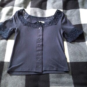 American Eagle crochet trim top